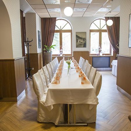 Zlaté Moravce Hotel Eminent מראה חיצוני תמונה