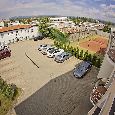 Zlaté Moravce Hotel Eminent מראה חיצוני תמונה