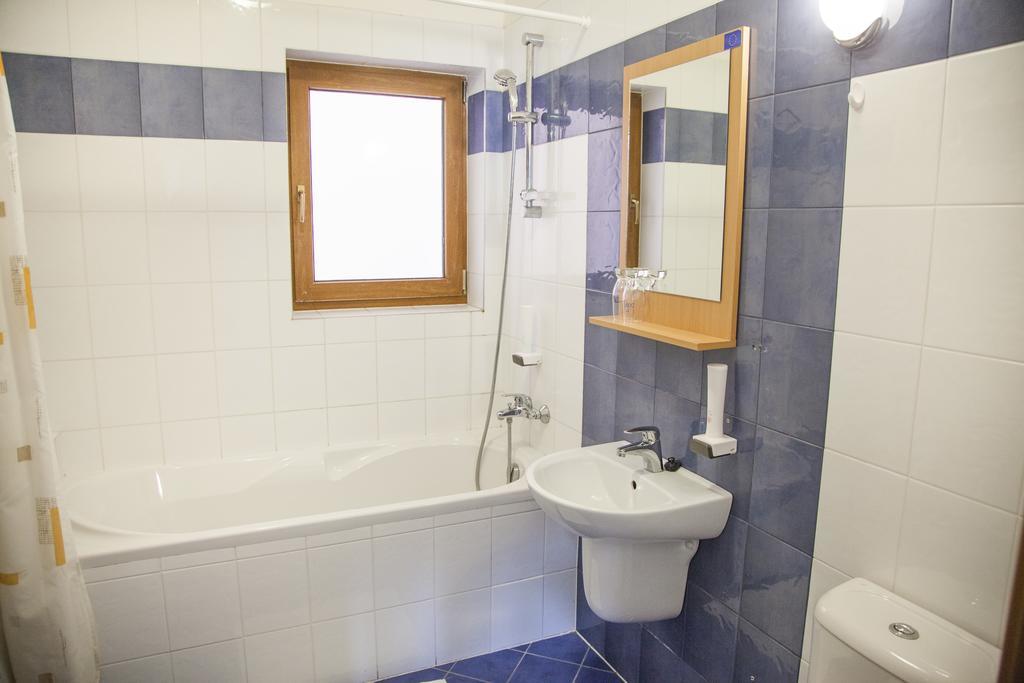 Zlaté Moravce Hotel Eminent מראה חיצוני תמונה