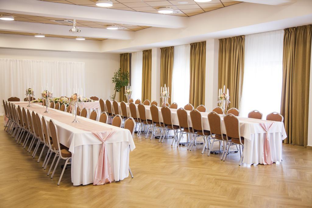 Zlaté Moravce Hotel Eminent מראה חיצוני תמונה
