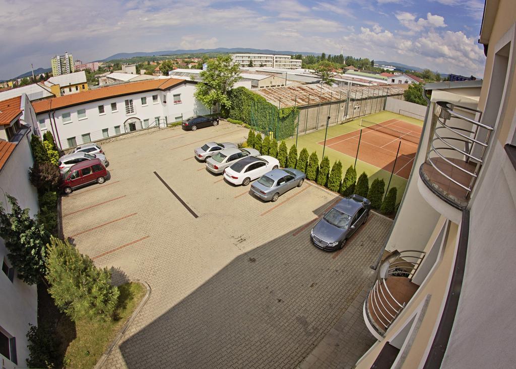 Zlaté Moravce Hotel Eminent מראה חיצוני תמונה