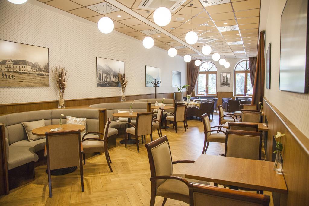 Zlaté Moravce Hotel Eminent מראה חיצוני תמונה